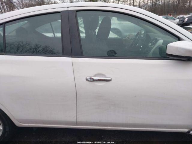 Nissan Versa 1.6 Sv Image 17