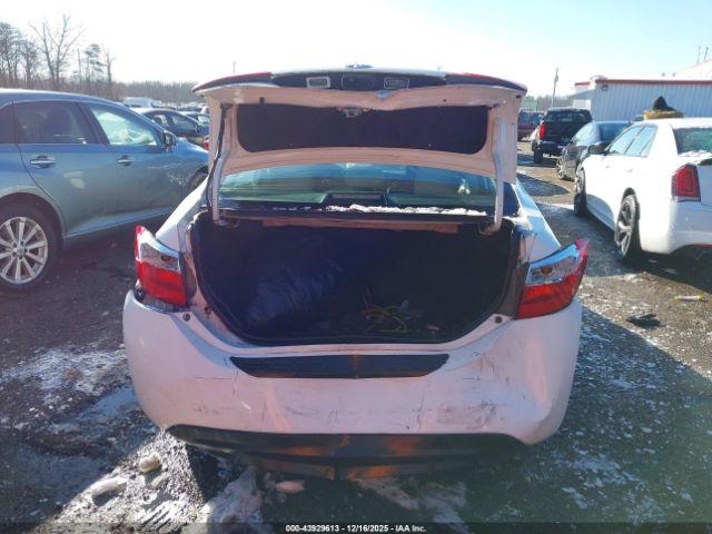 Toyota Corolla Le Image 8