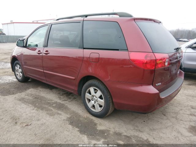 Toyota Sienna Le Image 9