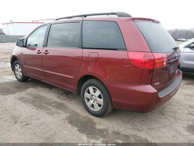 Toyota Sienna Le Image 9