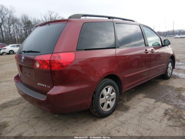 Toyota Sienna Le Image 6