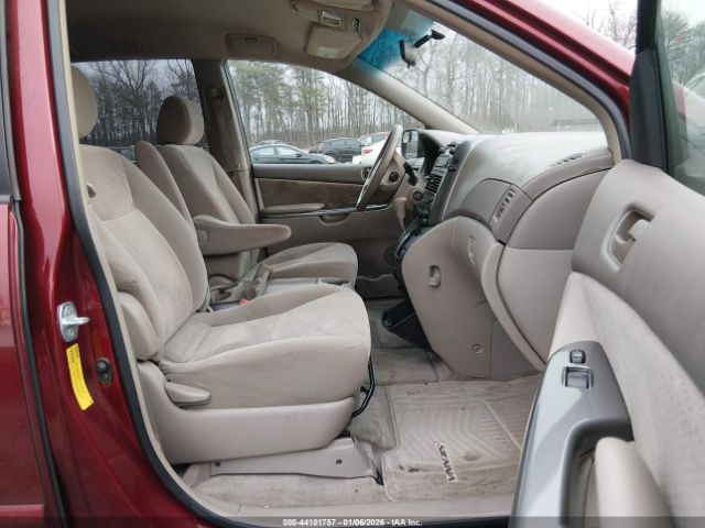 Toyota Sienna Le Image 11