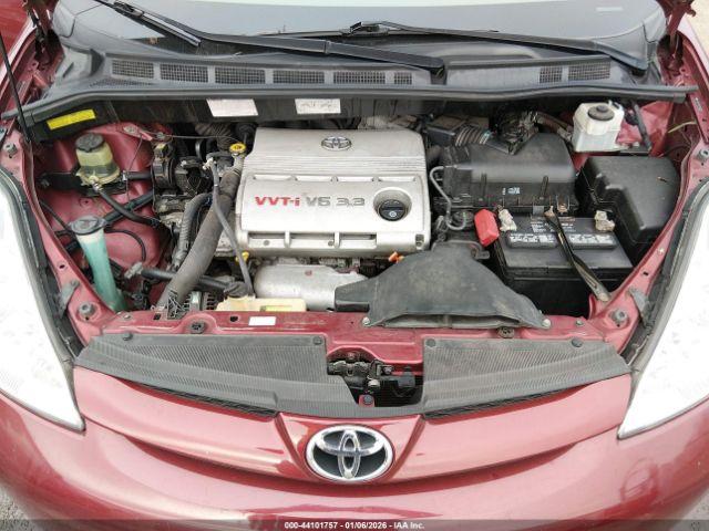 Toyota Sienna Le Image 4