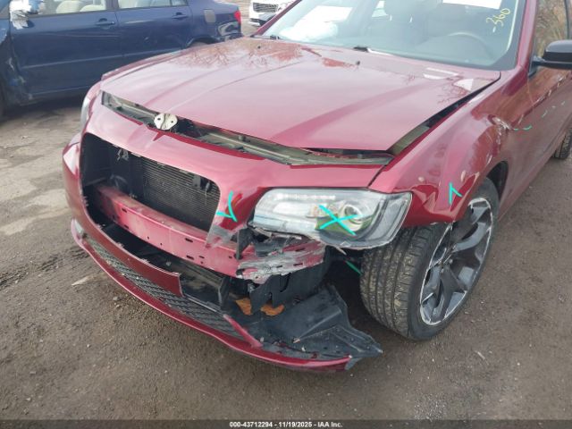 Chrysler 300 Touring Image 18