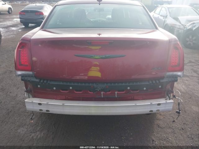 Chrysler 300 Touring Image 12