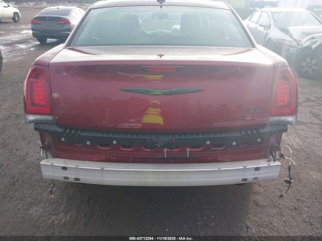 Chrysler 300 Touring Image 12