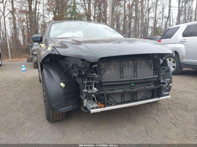 Volvo XC60 B5 Plus Dark Theme Image 5