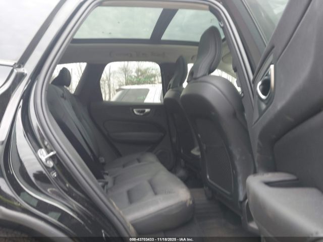 Volvo XC60 B5 Plus Dark Theme Image 14