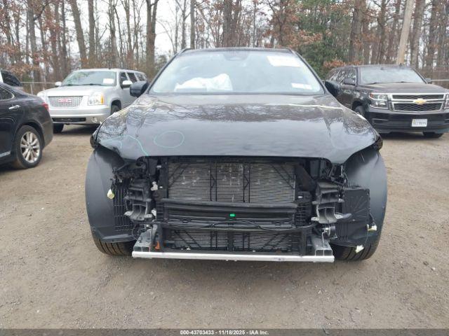 Volvo XC60 B5 Plus Dark Theme Image 10