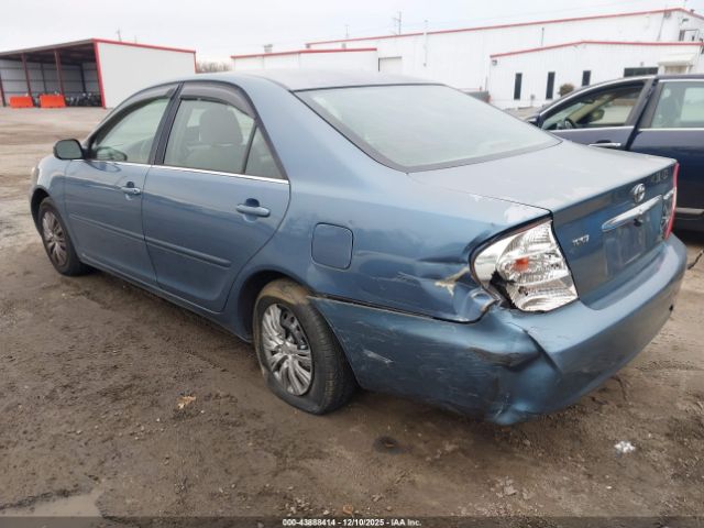 Toyota Camry Le Image 11