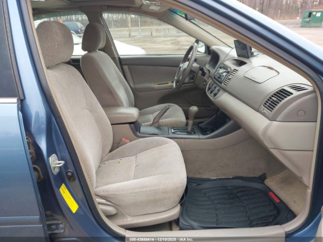 Toyota Camry Le Image 3