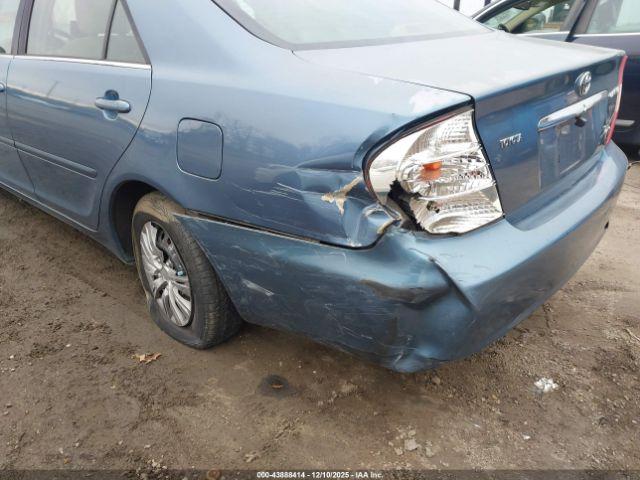 Toyota Camry Le Image 6