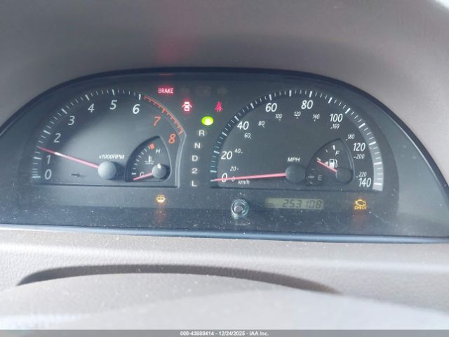 Toyota Camry Le Image 4