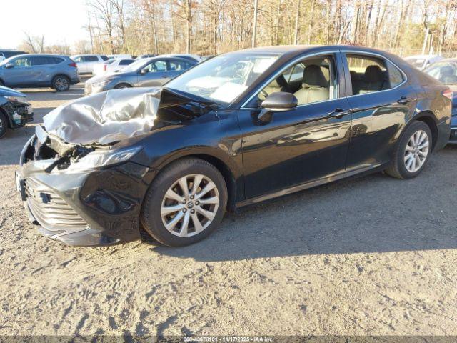 Toyota Camry Le Image 2