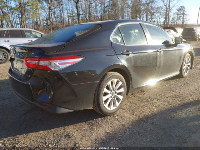 Toyota Camry Le Image 4