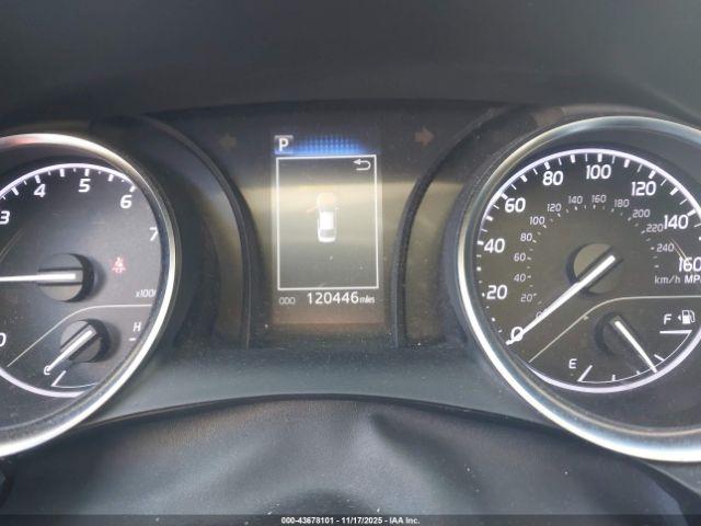 Toyota Camry Le Image 7