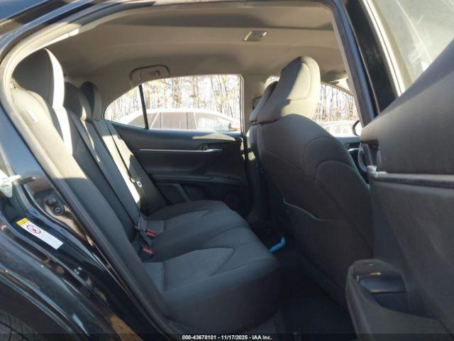 Toyota Camry Le Image 11