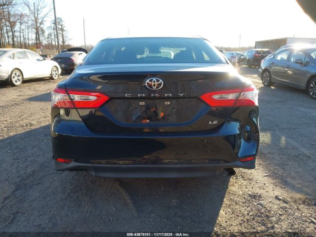 Toyota Camry Le Image 9