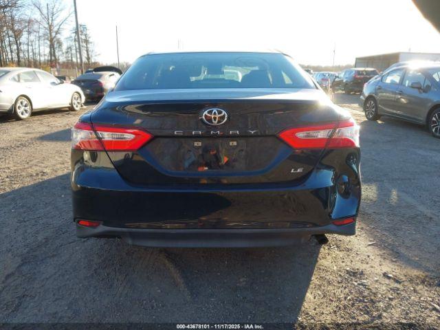 Toyota Camry Le Image 9