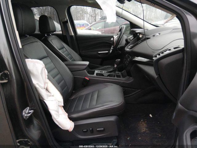 Ford Escape Titanium Image 14