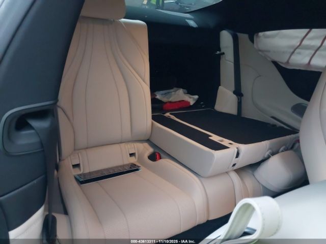 Mercedes-Benz C-Class 4matic Image 14