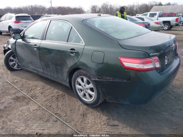 Toyota Camry Le Image 6