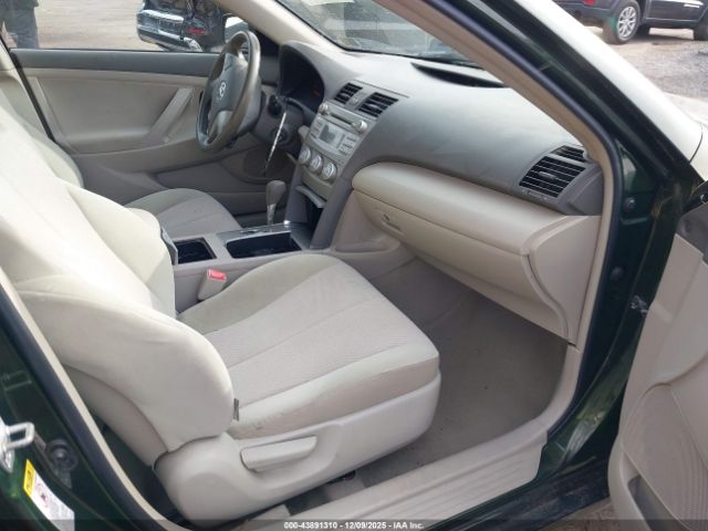 Toyota Camry Le Image 5