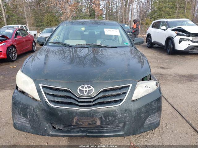 Toyota Camry Le Image 14