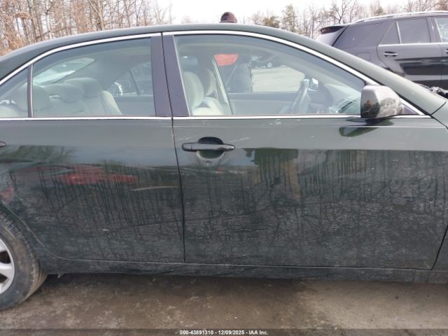 Toyota Camry Le Image 11