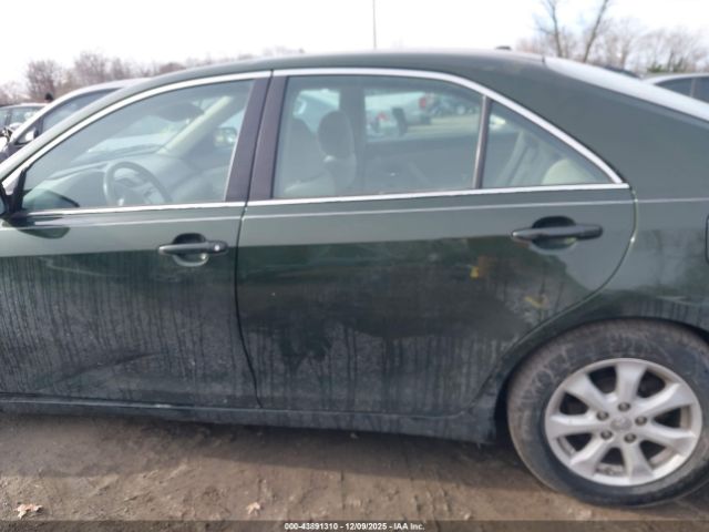 Toyota Camry Le Image 12