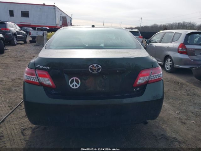 Toyota Camry Le Image 15