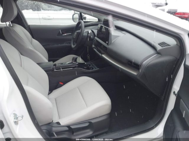 Toyota Prius Xle Image 8