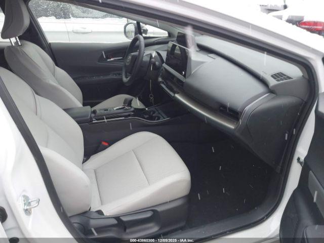 Toyota Prius Xle Image 8