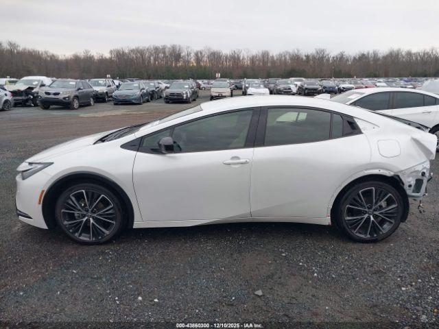 Toyota Prius Xle Image 13