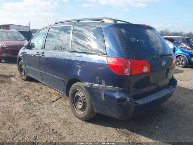 Toyota Sienna Le Image 6