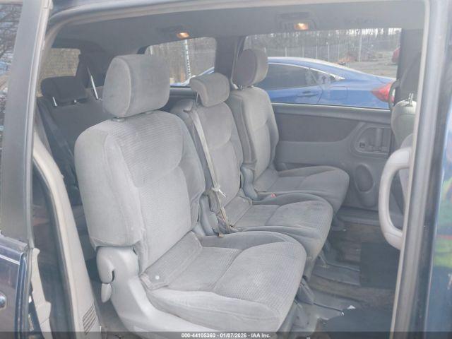 Toyota Sienna Le Image 11