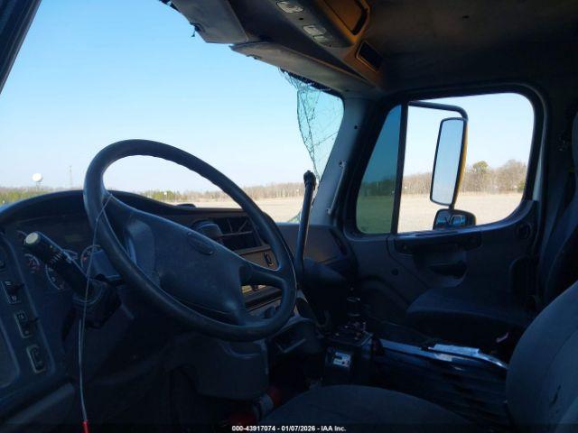 Freightliner M2 106 Medium Duty Image 3