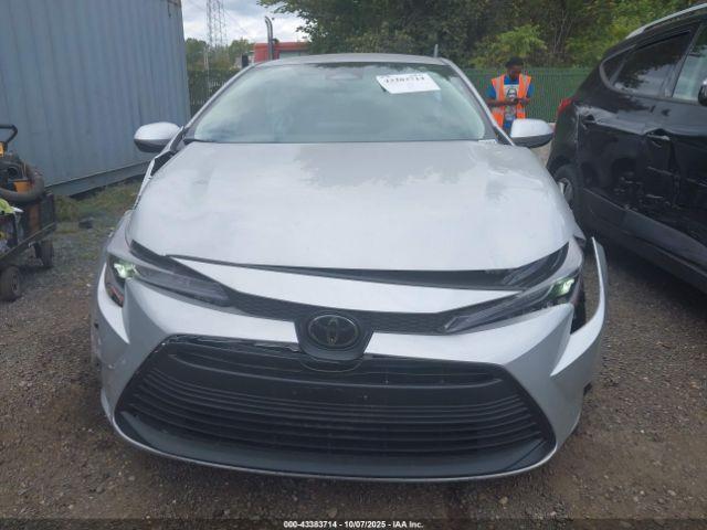 Toyota Corolla Le Image 8