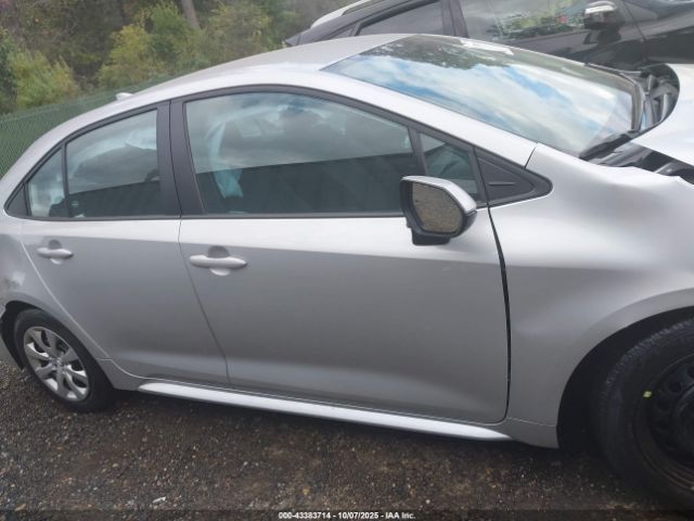 Toyota Corolla Le Image 5