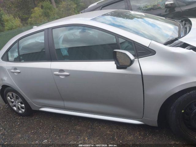 Toyota Corolla Le Image 5