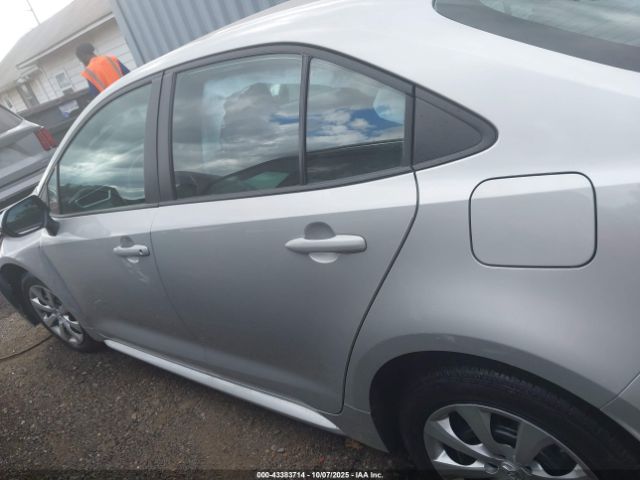 Toyota Corolla Le Image 13