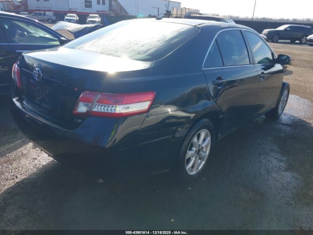 Toyota Camry Le Image 13