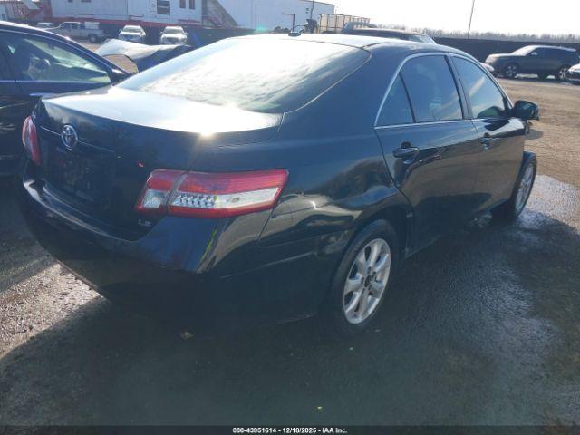 Toyota Camry Le Image 13