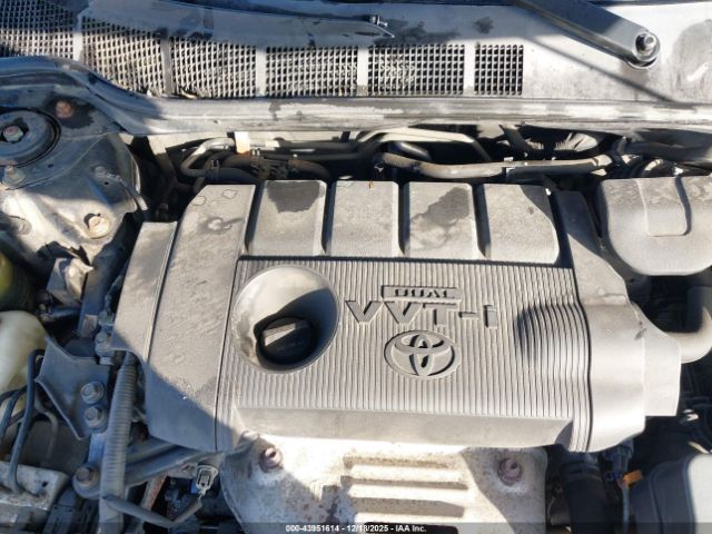 Toyota Camry Le Image 6