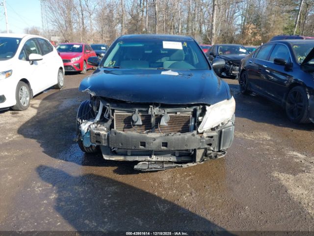 Toyota Camry Le Image 15