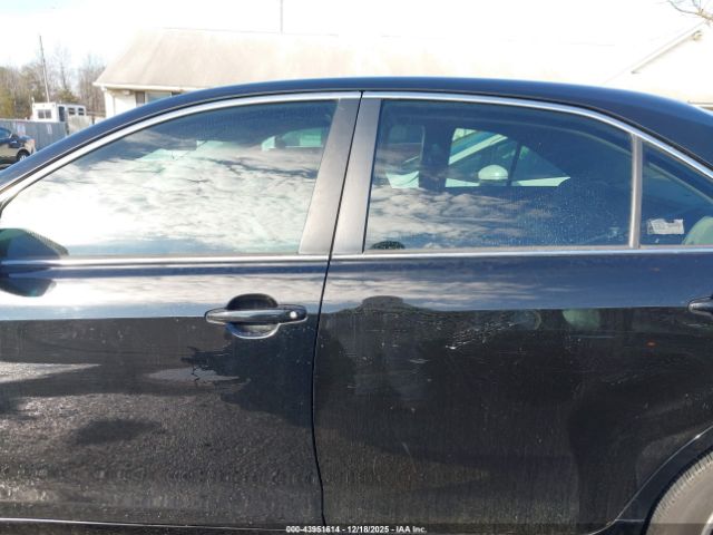 Toyota Camry Le Image 17