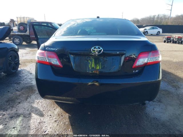 Toyota Camry Le Image 2