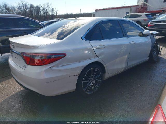 Toyota Camry Se Image 10