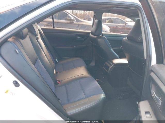 Toyota Camry Se Image 7