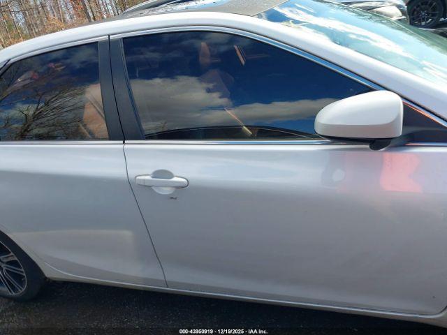 Toyota Camry Se Image 11